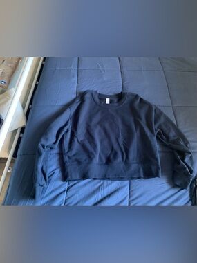 lululemon athletica Navy Oversized Cropped Crew Size 6